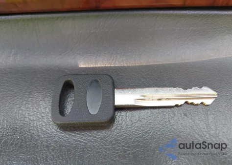 1999 Ford F-250 Lariat/Xl/Xlt from USA, damaged, VIN 1FTNF21L4XED69711